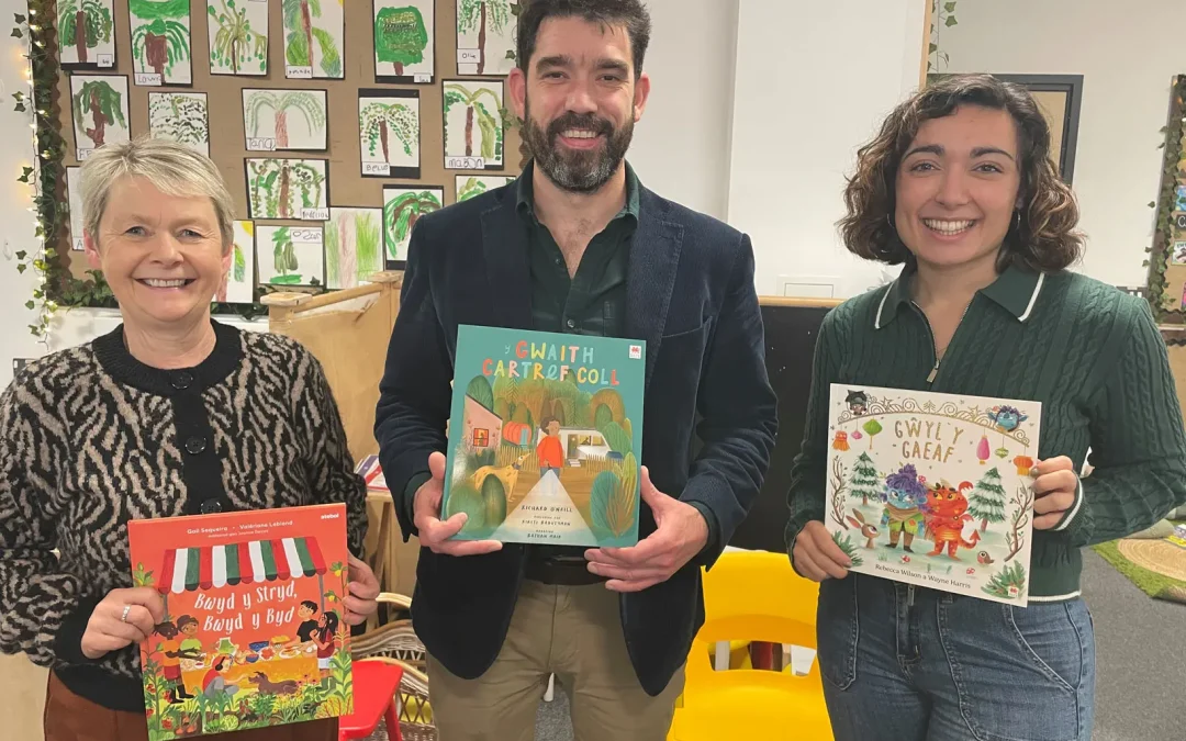 Connecting people through books – Rhyngom Scheme